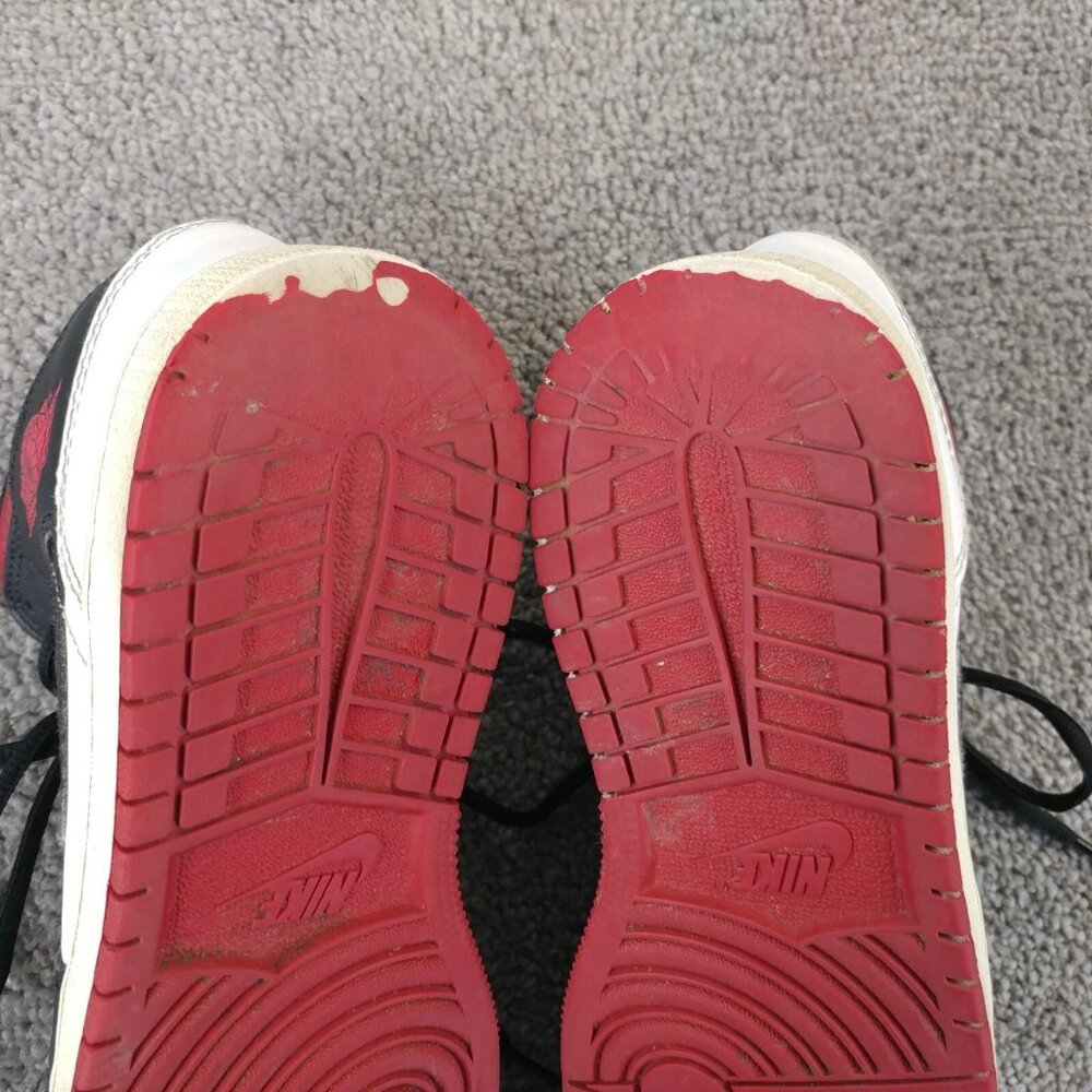 Nike Boys Air Jordan 1 Mid Boys Size 3.5Y Basketball Shoes Gym Red Black Toe - Picture 3 of 10